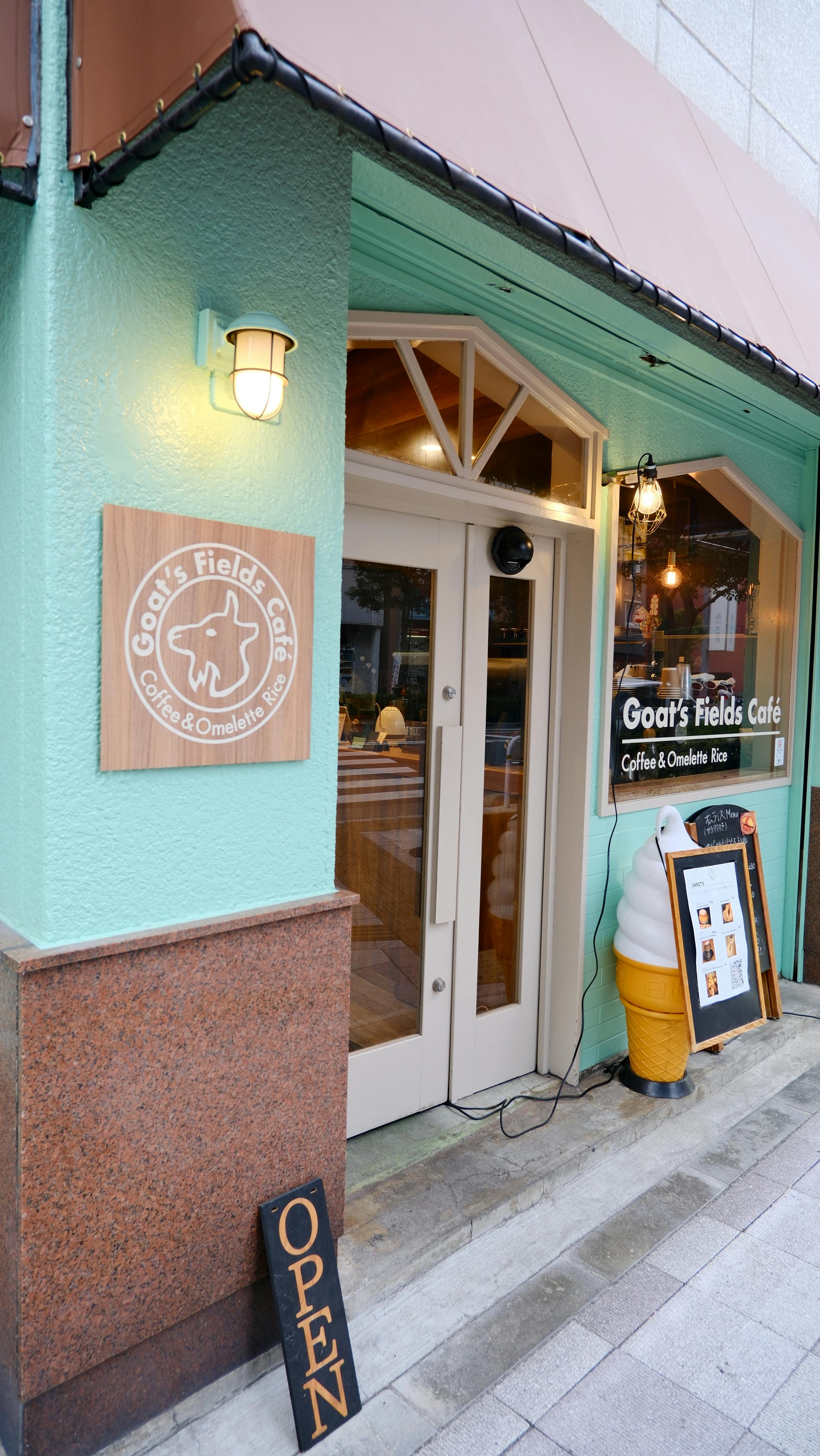 ひとりでも長居したくなるカフェ